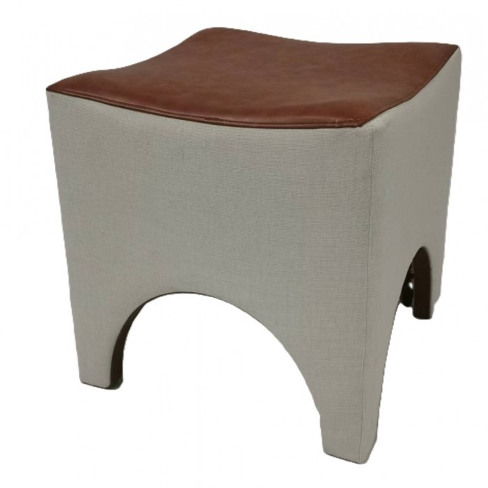 Σκαμπό Με Καμπυλωτό Δερμάτινο Κάθισμα  36